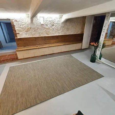 Private With Exclusive Apartment *