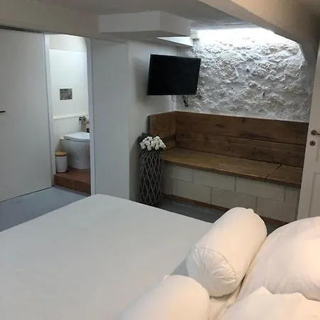 Private With Exclusive Szirakúza