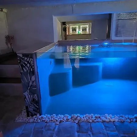 Private With Exclusive Szirakúza