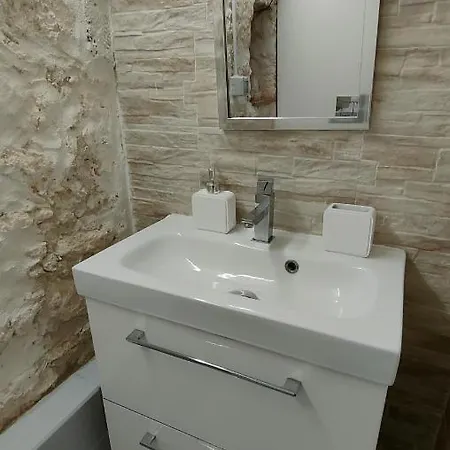 Private With Exclusive Szirakúza