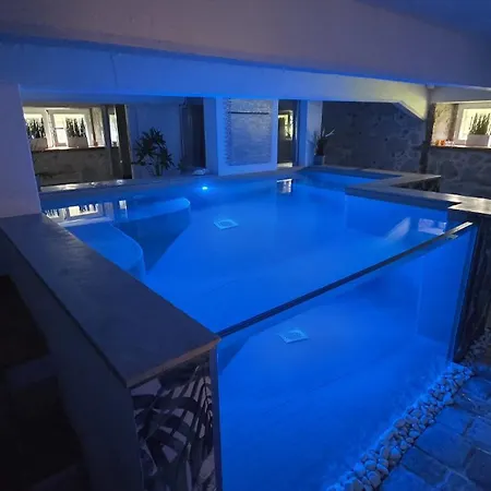 Private With Exclusive * Szirakúza